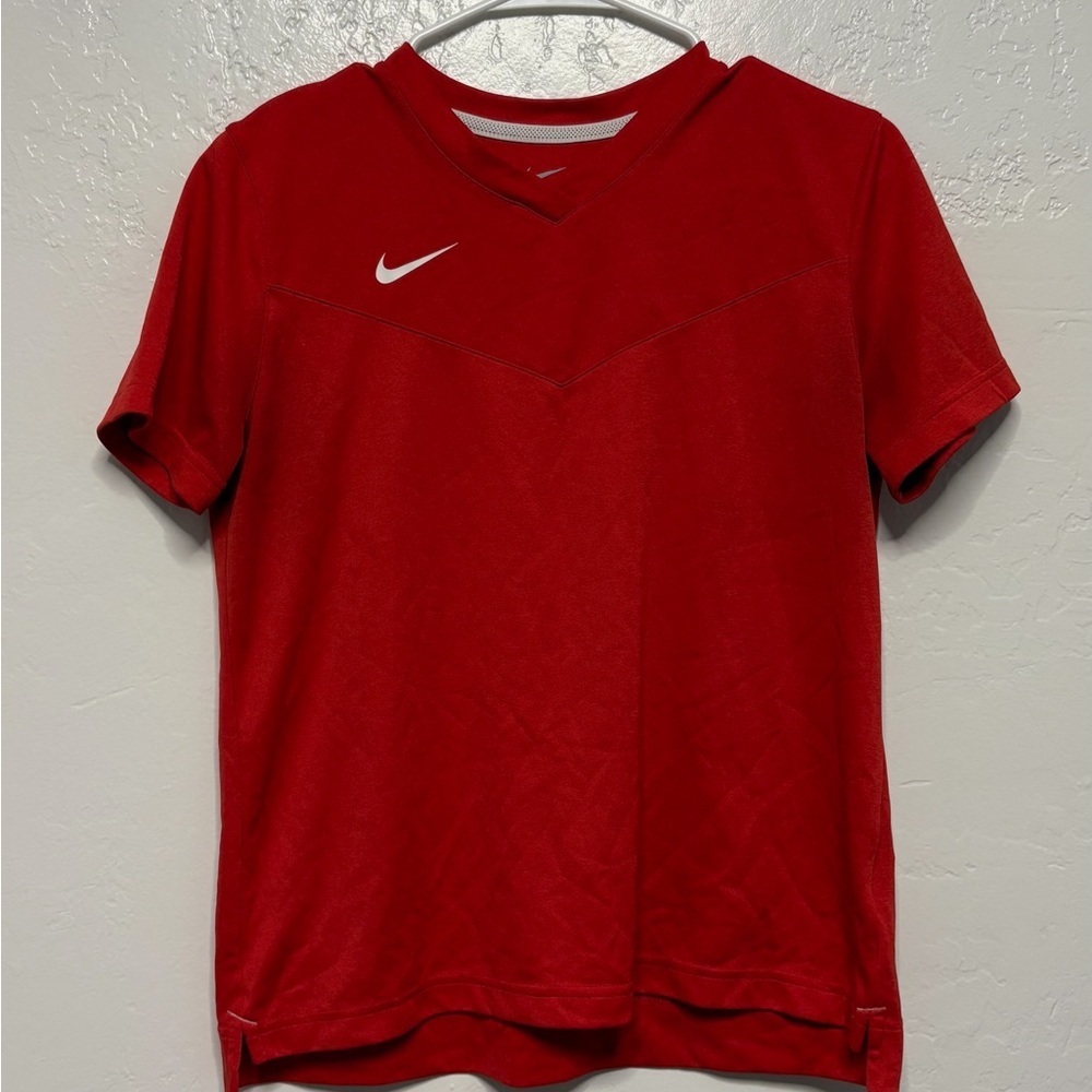 Womens size medium Nike shirt, #L1139